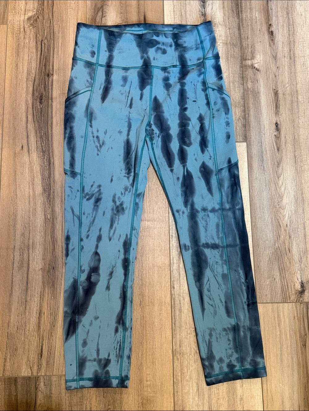 lululemon athletica Teal and Black Tie-Dye Leggings size 6 with pockets